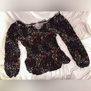Size Small Women’s Floral Off The Shoulder Top